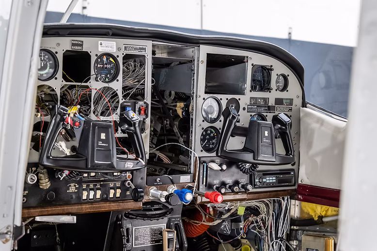 Aircraft avionics cockpit panel